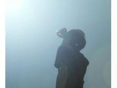 天空下的男生头像图片