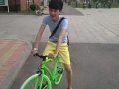 女生拉男生的头像图片