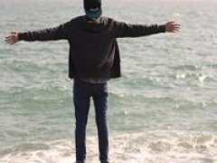 qq头像图片男生太阳背影