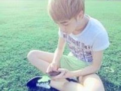 盘腿坐男生头像图片