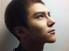 侧面平头男生头像图片