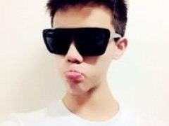 大框眼镜男生头像图片